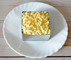 название картинки Салат жареные грибы с яйцом и курицей