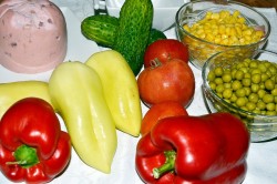 Салат Любимый с колбасой и овощами - шаг 1