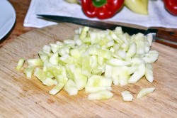 Салат Любимый с колбасой и овощами - шаг 3