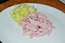 Салат Любимый с колбасой и овощами - шаг 8