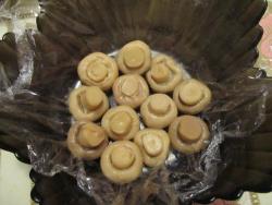 салат грибное лукошко с шампиньонами и солеными огурцами