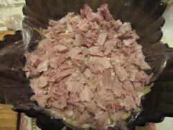 салат грибное лукошко с шампиньонами и солеными огурцами