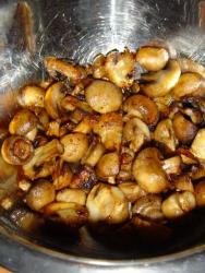 название картинки Салат Майский с грибами, курицей и помидорами