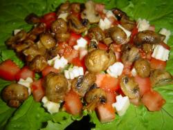 название картинки Салат Майский с грибами, курицей и помидорами