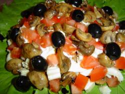 название картинки Салат Майский с грибами, курицей и помидорами