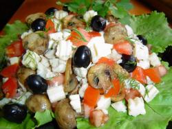 название картинки Салат Майский с грибами, курицей и помидорами