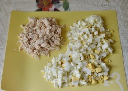 название картинки Салат: маринованные шампиньоны, курица