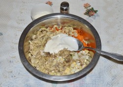 название картинки Салат: маринованные шампиньоны, курица