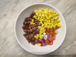 Салат Мексиканский с курицей и болгарским перцем