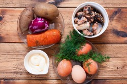 Салат мимоза с сайрой классический на праздник