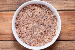 Салат мимоза с сайрой классический на праздник