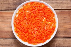 Салат мимоза с сайрой классический на праздник