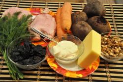 Салат из свеклы с чесноком и сыром Монгольская горка