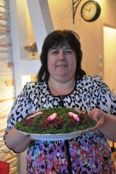 Салат из свеклы с чесноком и сыром Монгольская горка