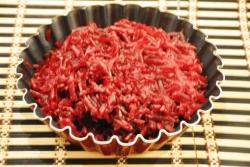 Салат из свеклы с чесноком и сыром Монгольская горка