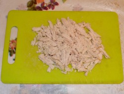 название картинки Салат курица, морковь с черносливом