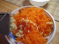 название картинки Салат из моркови плюс чеснок майонез