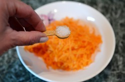 название картинки Салат Морковь с майонезом и чесноком