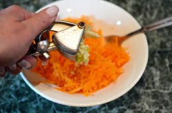 название картинки Салат Морковь с майонезом и чесноком