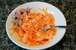 название картинки Салат Морковь с майонезом и чесноком