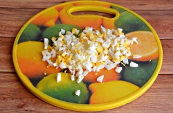 название картинки Салат из морской капусты с яйцом