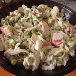 Салат Морской с кальмарами и зеленым горошком