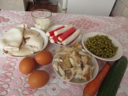 название картинки Салат Морской с кальмарами и зеленым горошком