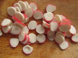 название картинки Салат Морской с кальмарами и зеленым горошком