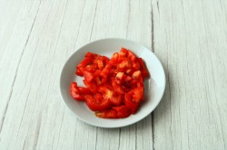 название картинки Салат Муравейник с курицей и картофельной соломкой