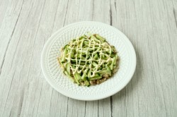 название картинки Салат Муравейник с курицей и картофельной соломкой