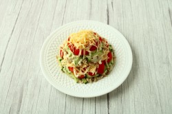 название картинки Салат Муравейник с курицей и картофельной соломкой