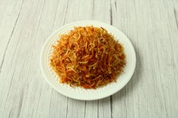 название картинки Салат Муравейник с курицей и картофельной соломкой