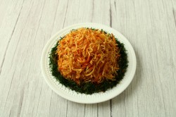 название картинки Салат Муравейник с курицей и картофельной соломкой