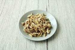 название картинки Салат Муравейник с курицей и картофельной соломкой