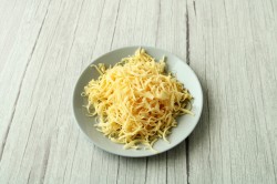 название картинки Салат Муравейник с курицей и картофельной соломкой