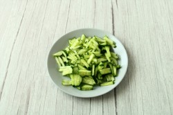 название картинки Салат Муравейник с курицей и картофельной соломкой