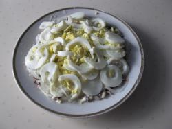 Салат с говядиной сыром яйцами