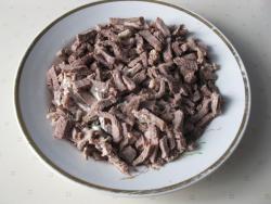 Салат с говядиной сыром яйцами