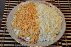 название картинки Салат курица с черносливом слоями