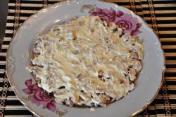 название картинки Салат курица с черносливом слоями