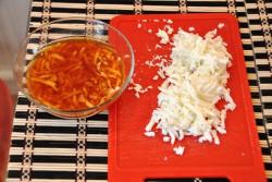 название картинки Салат курица с черносливом слоями