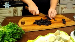 Салат Нежность с курицей яйцами огурцами