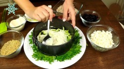 Салат Нежность с курицей яйцами огурцами