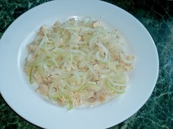 Салат Нежность с огурцами и курицей