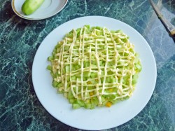 Салат Нежность с огурцами и курицей