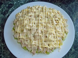 Салат Нежность с огурцами и курицей