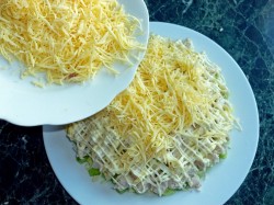 Салат Нежность с огурцами и курицей