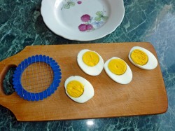 Салат Нежность с огурцами и курицей