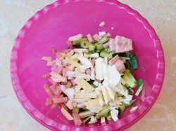 название картинки Салат Нежность с ветчиной и огурцом