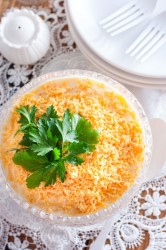 Салат Нежный с курицей и сыром